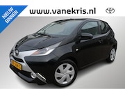 Toyota Aygo - 1.0 VVT-i x-play , Achteruitrijcamera, DAB Radio