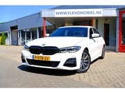 BMW 3-serie - 318i M Sport Aut. Navi|Leder-Alcantara|1e Eig|Pano|LMV|Sport
