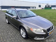 Volvo V70 - 2.4D Momentum / Leder / Airco / Cruise / Trekhaak / Schuif-K