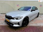 BMW 3-serie - 330i High Executive |NIEUW APK|LUXE UITV|19 INCH ORG|LEDER|