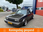 Volkswagen Golf - 1