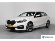 BMW 1-serie - 118i Business Edition | Trekhaak | Navigatie | Camera | Clim