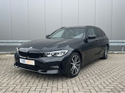 BMW 3-serie - 320d High Executive Pano / Head-up / Elec. Trekhaak / Stuur-