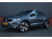 Volkswagen T-Roc - 2.0 TSI 4Motion Sport panormadak | ACC |