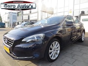 Volvo V40 - 2.0 T3 Momentum half leder , airco ecc , bots herkenning etc