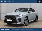 BMW X2 - sDrive20i M Sport Automaat / Panoramadak / Trekhaa