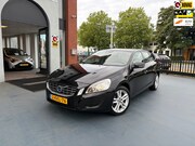 Volvo V60 - 1.6 T3 Momentum DEALER OH AIRCO NAVI LMV TREKHAAK