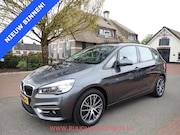 BMW 2-serie Active Tourer - 220i M Sport / PANODAK / TREKHAAK / SPORTSTOELEN / NAVI / CR