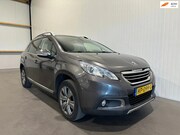 Peugeot 2008 - 1.2 PureTech Allure Full Option 2015