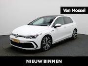 Volkswagen Golf - 1.5 eTSI R-Line | Automaat | Panoramadak | Privacy Glass | V