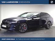 BMW i5 - eDrive40 M Sport / Panoramadak / Trekhaak / Adaptieve LED /