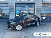 Volkswagen T-Roc - 1.5 TSI 150 pk Sport 7-DSG | Trekhaak | Achteruitrijcamera |