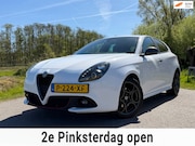 Alfa Romeo Giulietta - 1.4 Turbo MultiAir maat | Navi | 18" Velgen | Alcantara | St