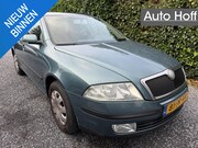 Skoda Octavia - Combi 1.6 FSI Ambiente | Airco | Cruise Control | Trekhaak |