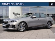 BMW 5-serie - 530e M Sport Automaat / Trekhaak / Achteruitrijcamera / Adap