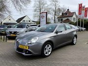 Alfa Romeo Giulietta - 1.4 T DISTINCTIVE 170PK / CRUISE CTR. / LED / AIRCO-ECC / PD