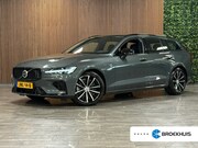 Volvo V60 - T8 AWD Recharge Plus Dark | Trekhaak | Harman Kardon | Adapt