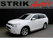 Mitsubishi Outlander - 2.0 PHEV instyle - SCHUIFDAK - TREKHAAK - LEDER - NAVIGATIE 