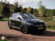 Mercedes-Benz GLA-Klasse - 180 AMG Line | Panoramadak | Camera | Trekhaak | Sfeerverlic