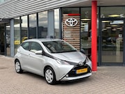 Toyota Aygo - 1.0 VVT-i x-play | Automaat | Nav | A. camera | Trekhaak | L