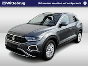 Volkswagen T-Roc - 1.5 TSI Life / AUTOMAAT/ PARK. SENSOREN/ DODE HOEK/ IQ. LIGH