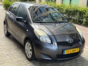 Toyota Yaris - 1.3 VVTi Comfort Airco Navigatie Nieuwe Banden Zuinig Auto
