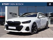 BMW 5-serie - 550e xDrive M Sport Automaat / Trekhaak / Panoramadak / Comf