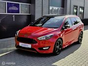Ford Focus - Wagon 1.5 Red Edition ST-line