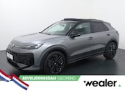 Volkswagen T-Roc - 1.5 eTsi 150pk R-Line First Edition | Panoramadak | LED Matr