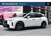 BMW iX - xDrive45 M Sport / Panoramadak Sky Lounge / Trekha