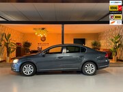 Volkswagen Passat - 1.8 TSI Highline Trekhaak StoelVW PDC Cruise Clima Rijklaar
