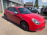 Alfa Romeo Giulietta - 1.4 T Distinctive 2012 € 1250.- MOTOR DEFECT, KLEP VERBRAND