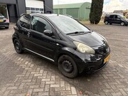 Toyota Aygo - 1.0-12V + / APK 08-2027 / AIRCO / CV op Afstand / Spoiler
