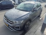 Volkswagen T-Roc - 1.5 TSI 150 pk R-Line 7-DSG | Trekhaal Panoramadak | Beats A