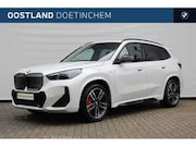 BMW iX1 - eDrive20 M Sport / Panoramadak / Sportstoelen / Co