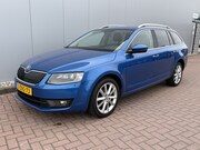 Skoda Octavia - Combi 1.6 TDI Elegance Businessline Navi/Clima/PDC/Leder/LED