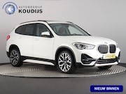 BMW X1 - sDrive20i High Executive (Pano / Afn. trekhaak / Camera / He
