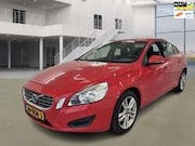 Volvo S60 - 1.6 DRIVe Kinetic / AUTO RIJD PRIMA / NL PRIJS 400