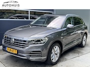 Volkswagen Touareg - 3.0TDI 230pk 4-Motion R-line Grijs Kenteken Luchtvering Trek