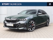 BMW 5-serie - 550e xDrive M Sport Automaat / Panoramadak / Bowers & Wilkin
