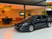Volvo V40 - 1.6 T2 Momentum|Keyless|Stoelverwarming|Xenon|Cruise|PDC|Rij
