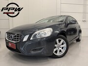 Volvo V60 - T3 150pk Kinetic NAVI/LEER/TREKHAAK/LED/ECC/CRUISE/HIGH PERF