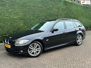 BMW 3-serie - 320i /AUTOMAAT/PANO/XENON/LEER/RIJDTNIEUW