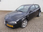 Alfa Romeo 147 - 2.0 T.Spark Distinctive ( APK KEURING BIJ AFLEVERING! )