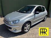 Peugeot 206 - 1.6-16V Quiksilver Lage km-stand