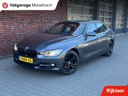 BMW 3-serie - 320i Executive Automaat ParkeerSensoren/LED/Clima/Airco/Crui
