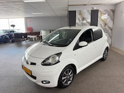 Toyota Aygo - 1.0-12V Dynamic Navigator, Airco, E-Ramen, Navigatie, Lm vel