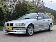 BMW 3-serie - Touring 318i Cruise*Airco*Dealer onderhouden*Trekhaak*LM vel