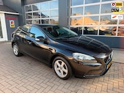 Volvo V40 - 1.6 T3 Kinetic / Camera / Cruise / Trekhaak / .