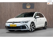 Volkswagen Golf - 1.5 eTSI DSG R-Line Pano IQ Camera